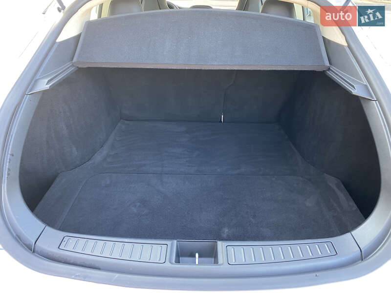 Лифтбек Tesla Model S 2016 в Житомире