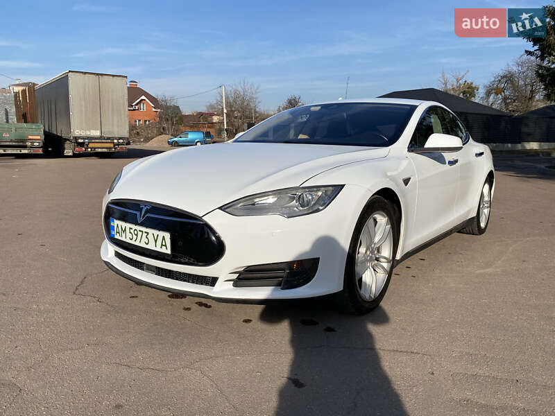 Лифтбек Tesla Model S 2016 в Житомире