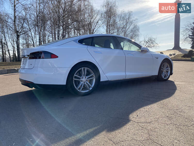Лифтбек Tesla Model S 2016 в Житомире