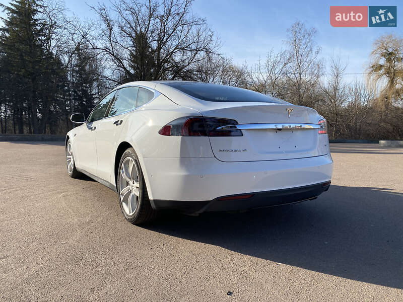 Лифтбек Tesla Model S 2016 в Житомире