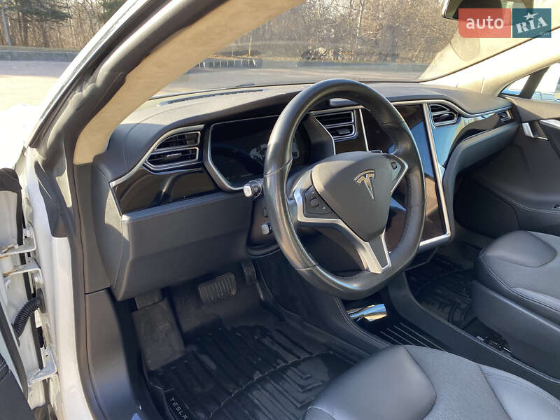Лифтбек Tesla Model S 2016 в Житомире