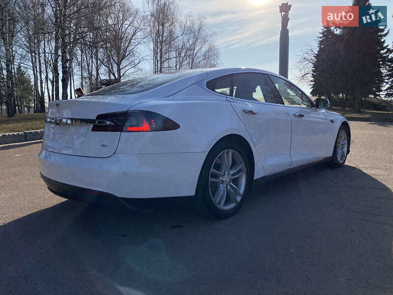 Лифтбек Tesla Model S 2016 в Житомире