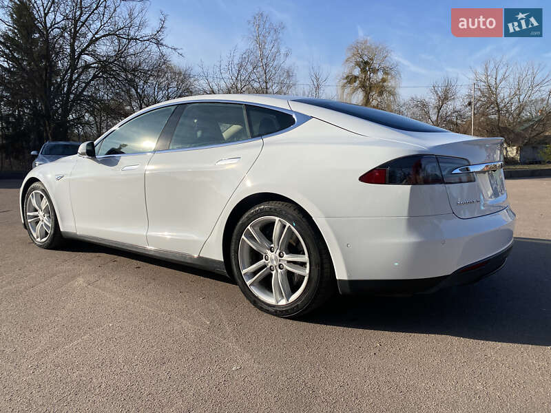 Лифтбек Tesla Model S 2016 в Житомире