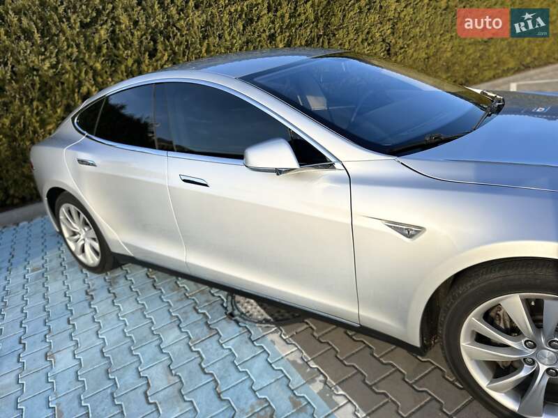 Ліфтбек Tesla Model S 2014 в Києві