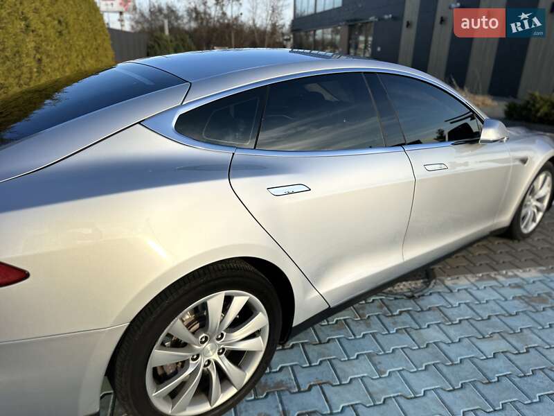 Ліфтбек Tesla Model S 2014 в Києві