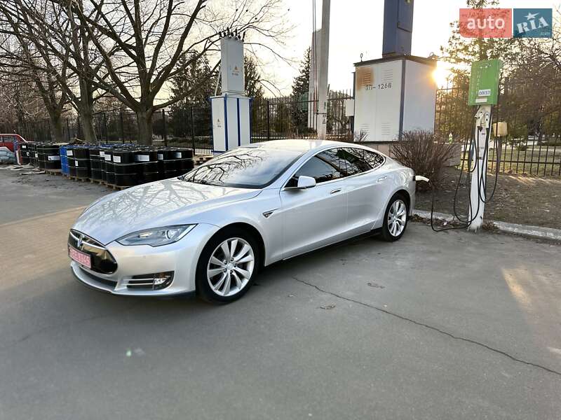 Ліфтбек Tesla Model S 2014 в Києві