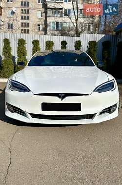 Лифтбек Tesla Model S 2018 в Киеве