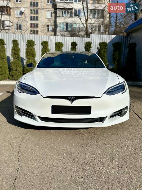 Tesla Model S 2018