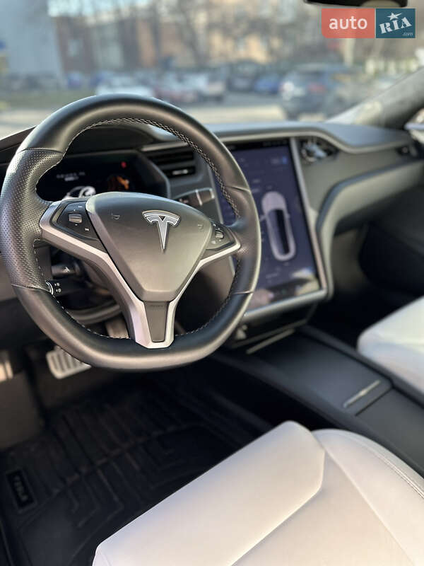 Лифтбек Tesla Model S 2018 в Киеве