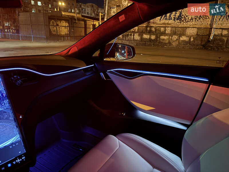Лифтбек Tesla Model S 2018 в Киеве