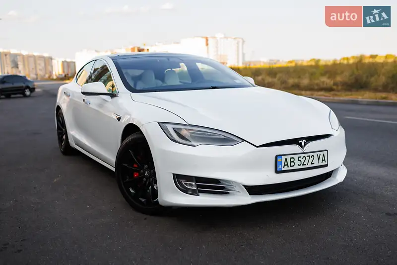 Ліфтбек Tesla Model S 2018 в 