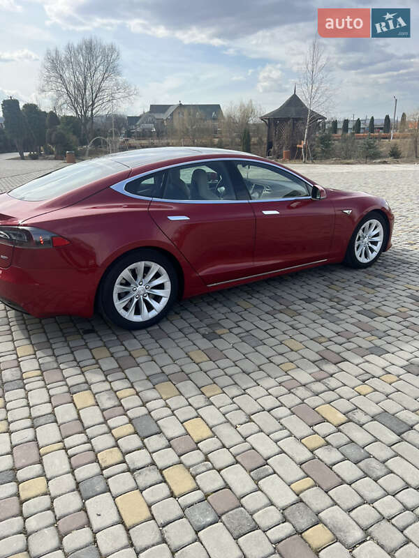 Лифтбек Tesla Model S 2016 в Черновцах