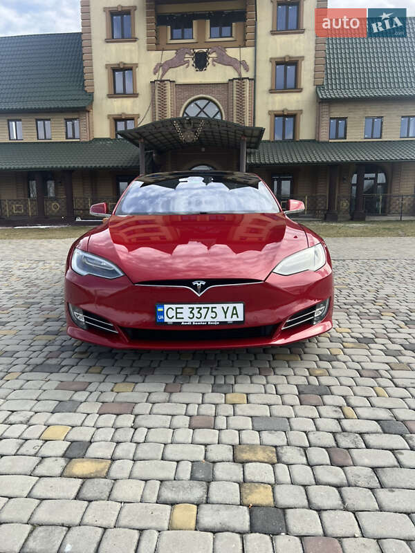 Лифтбек Tesla Model S 2016 в Черновцах