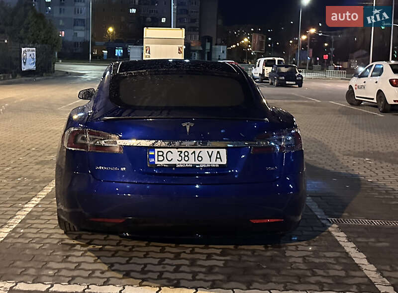 Лифтбек Tesla Model S 2016 в Львове