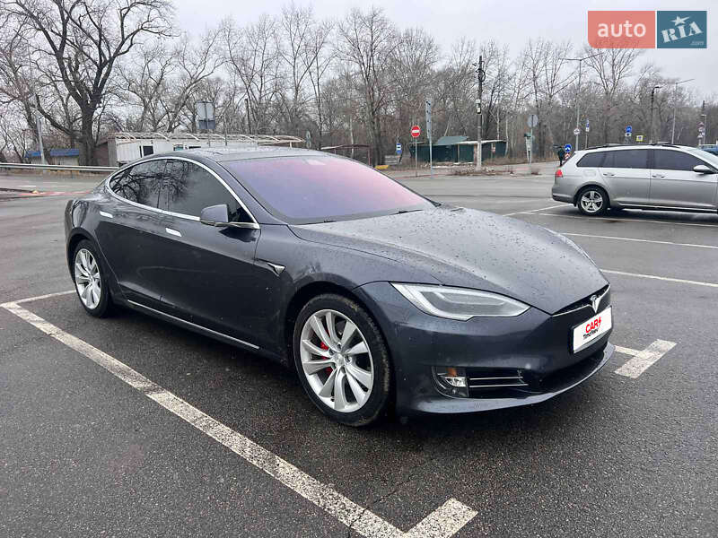 Лифтбек Tesla Model S 2018 в Киеве