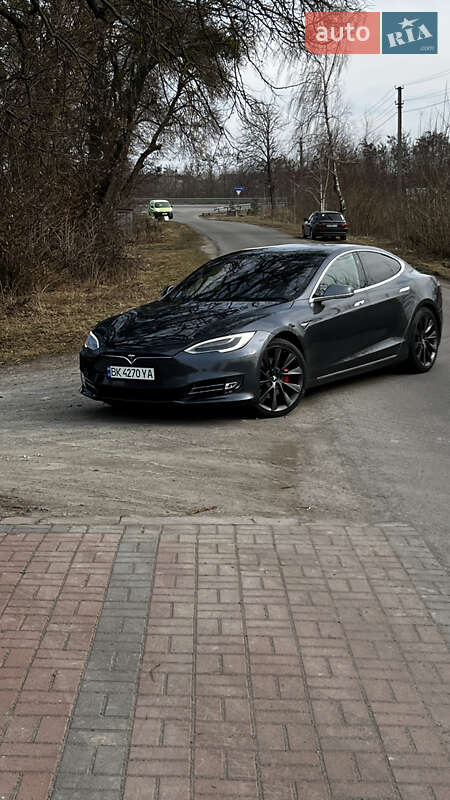 Лифтбек Tesla Model S 2020 в Ровно