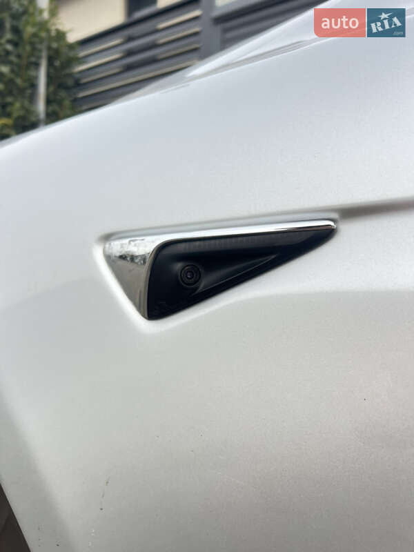 Лифтбек Tesla Model S 2016 в Одессе