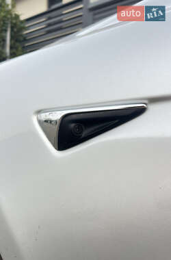 Лифтбек Tesla Model S 2016 в 