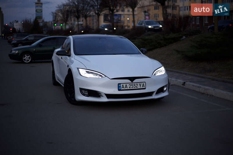 Ліфтбек Tesla Model S 2019 в 