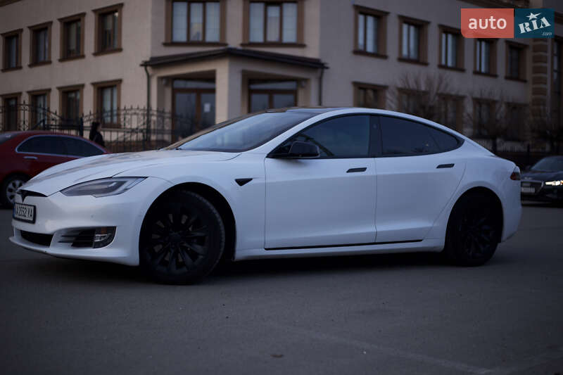 Ліфтбек Tesla Model S 2019 в Києві