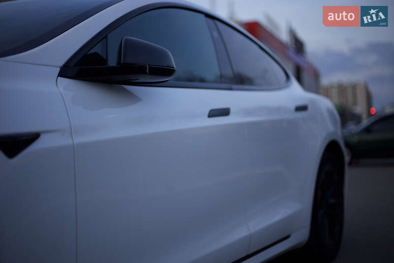 Ліфтбек Tesla Model S 2019 в Києві