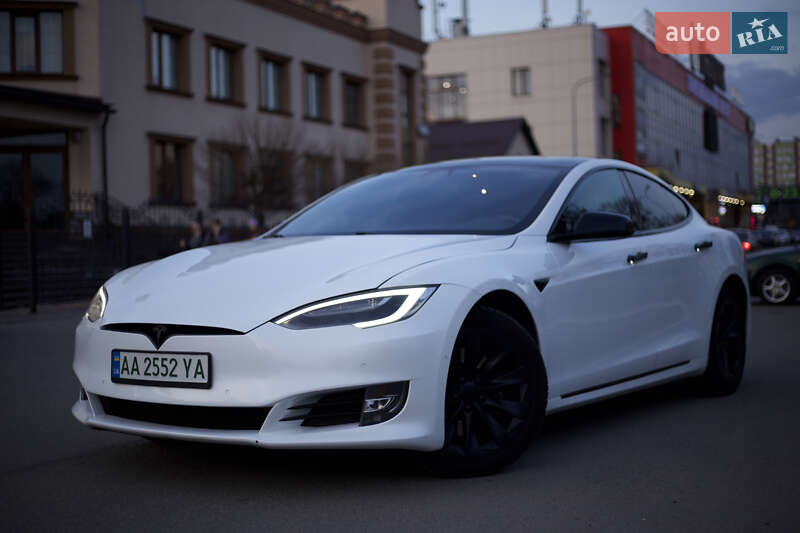 Ліфтбек Tesla Model S 2019 в Києві