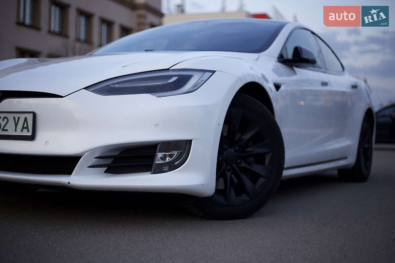 Ліфтбек Tesla Model S 2019 в Києві
