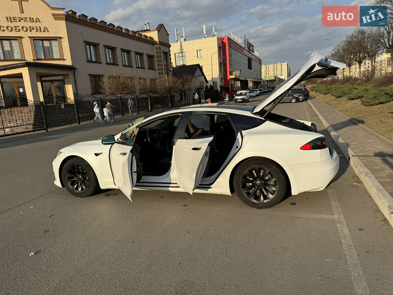 Ліфтбек Tesla Model S 2019 в Києві