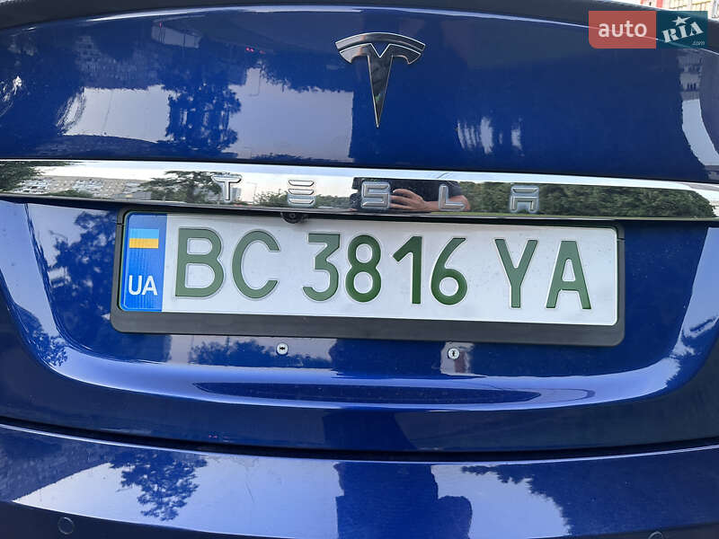 Лифтбек Tesla Model S 2016 в Львове