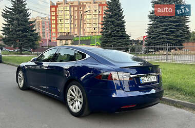 Лифтбек Tesla Model S 2016 в 