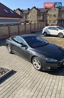Лифтбек Tesla Model S 2015 в 