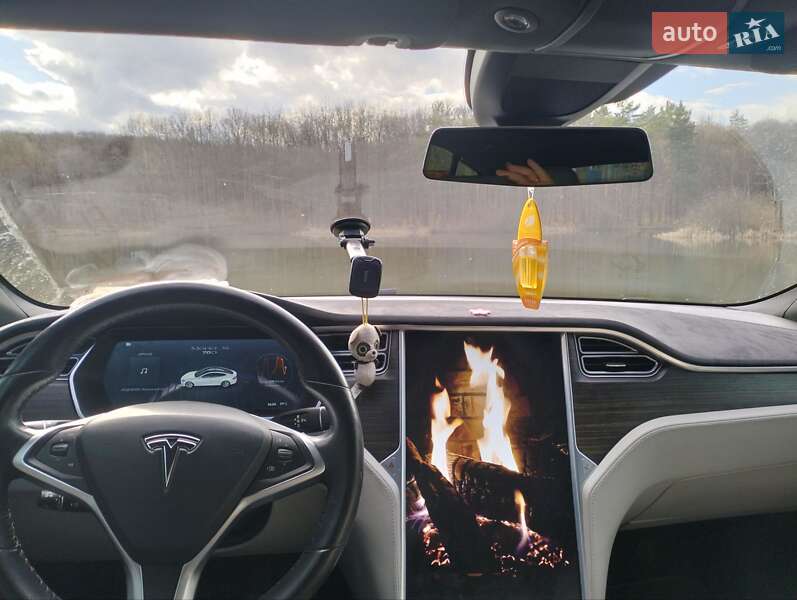 Ліфтбек Tesla Model S 2016 в Чернівцях