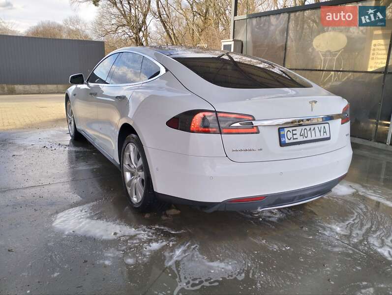 Ліфтбек Tesla Model S 2016 в Чернівцях