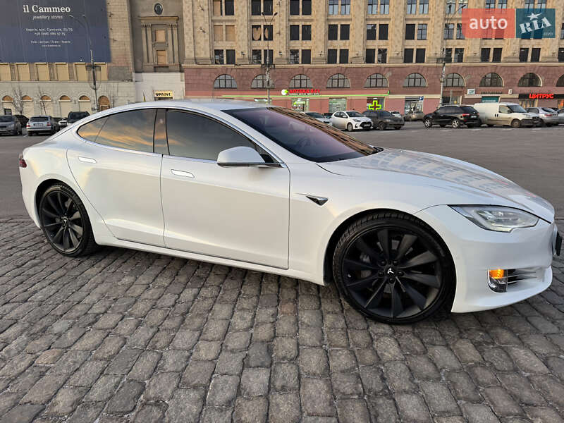 Ліфтбек Tesla Model S 2017 в Харкові