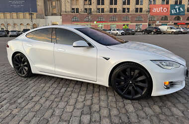 Лифтбек Tesla Model S 2017 в 
