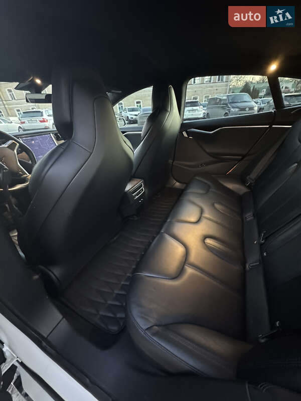 Ліфтбек Tesla Model S 2017 в Харкові