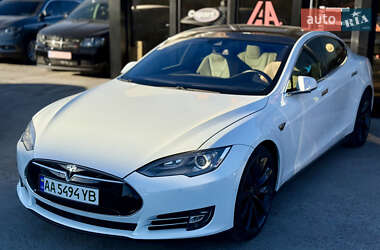 Ліфтбек Tesla Model S 2015 в Києві