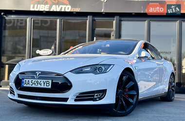 Ліфтбек Tesla Model S 2015 в Києві