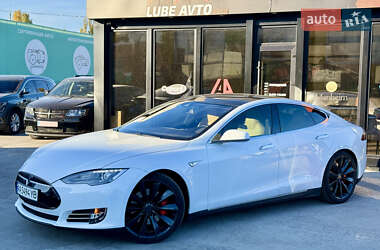 Ліфтбек Tesla Model S 2015 в Києві