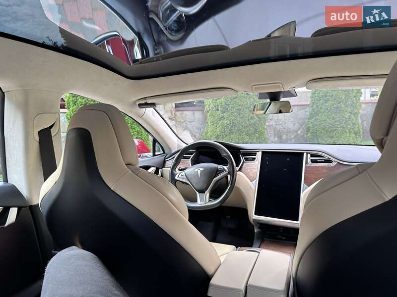 Ліфтбек Tesla Model S 2017 в Львові