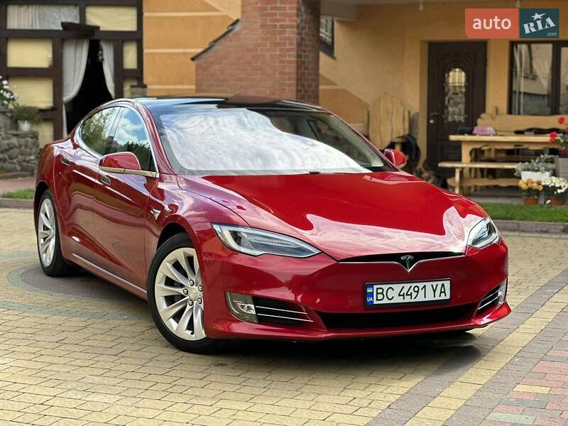 Ліфтбек Tesla Model S 2017 в Львові