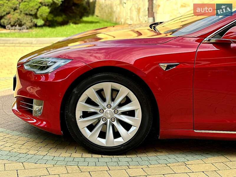 Ліфтбек Tesla Model S 2017 в Львові