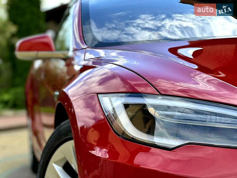 Ліфтбек Tesla Model S 2017 в Львові