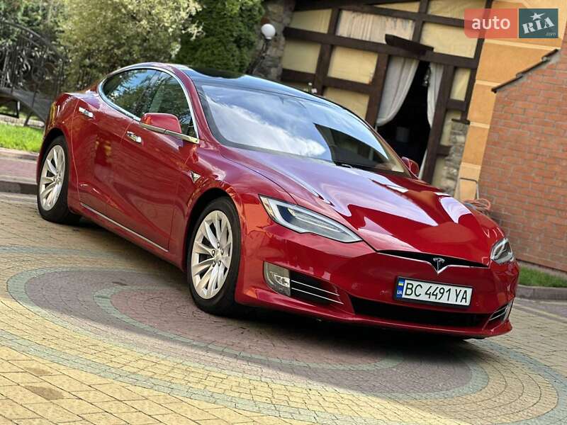 Ліфтбек Tesla Model S 2017 в Львові