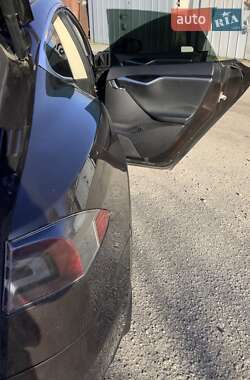Лифтбек Tesla Model S 2013 в 