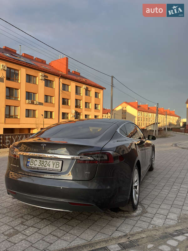 Ліфтбек Tesla Model S 2015 в Львові