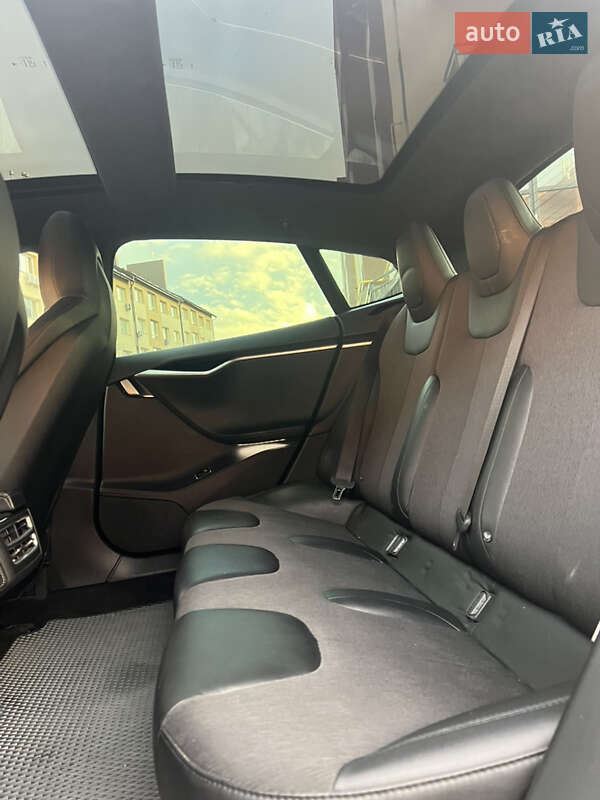 Ліфтбек Tesla Model S 2015 в Львові