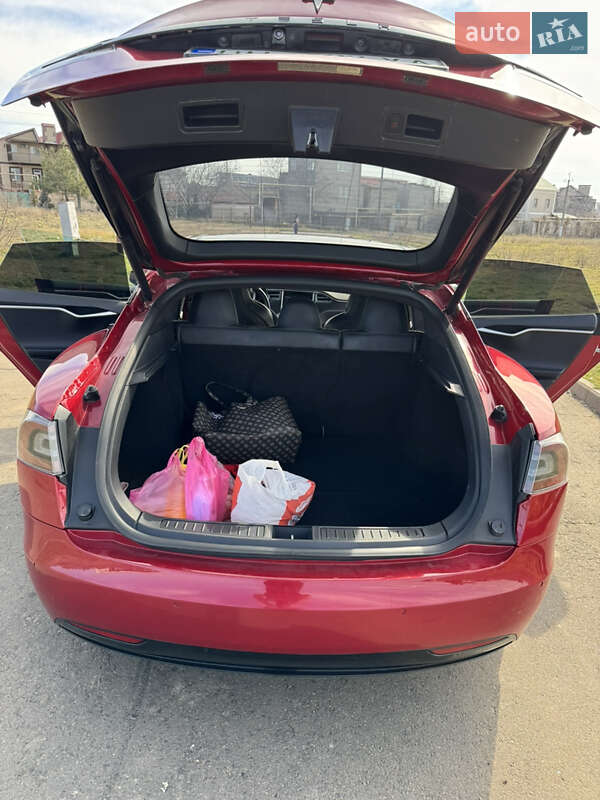 Лифтбек Tesla Model S 2018 в Одессе