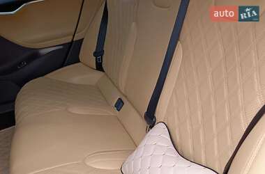 Ліфтбек Tesla Model S 2013 в 