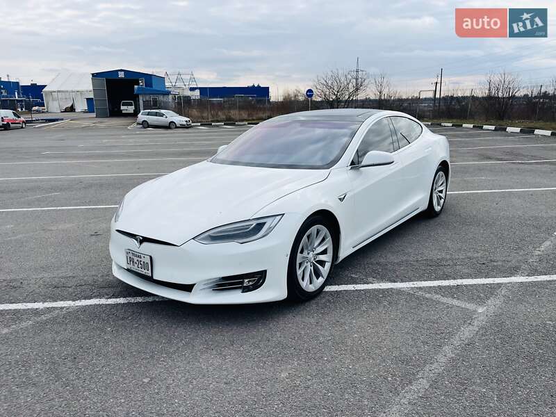 Лифтбек Tesla Model S 2017 в 